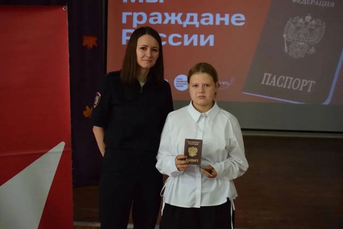22 юных жителя Тогучина стали участниками патриотической акции «Мы — граждане России» 22 юных жителя Тогучина стали участниками патриотической акции «Мы — граждане России»