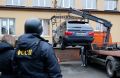 Житель Бердска получил три года условно за то, что сбил и прокатил на капоте судебных приставов, когда те пришли арестовывать его автомобиль, сообщили в ГУ ФССП России по Новосибирской области
