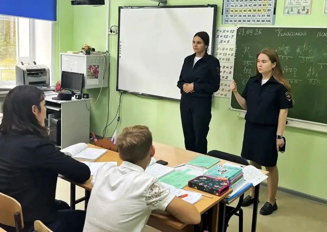 Сотрудники Госавтоинспекции провели для школьников профилактические мероприятия Сотрудники Госавтоинспекции провели для школьников профилактические мероприятия