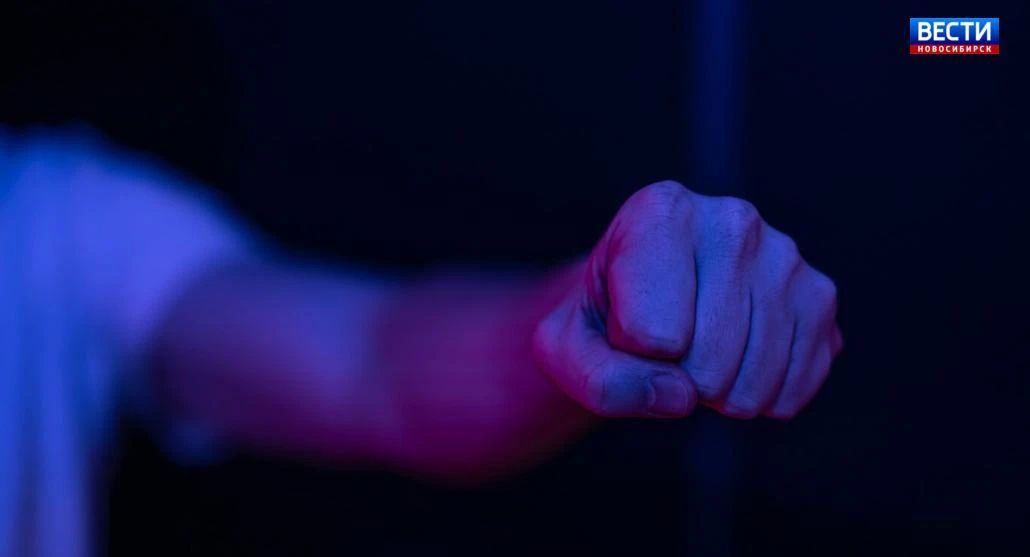 Уличная расправа. В центре Новосибирска 18-летний юноша напал на 15-летнюю сибирячку, которая направлялась на учебу