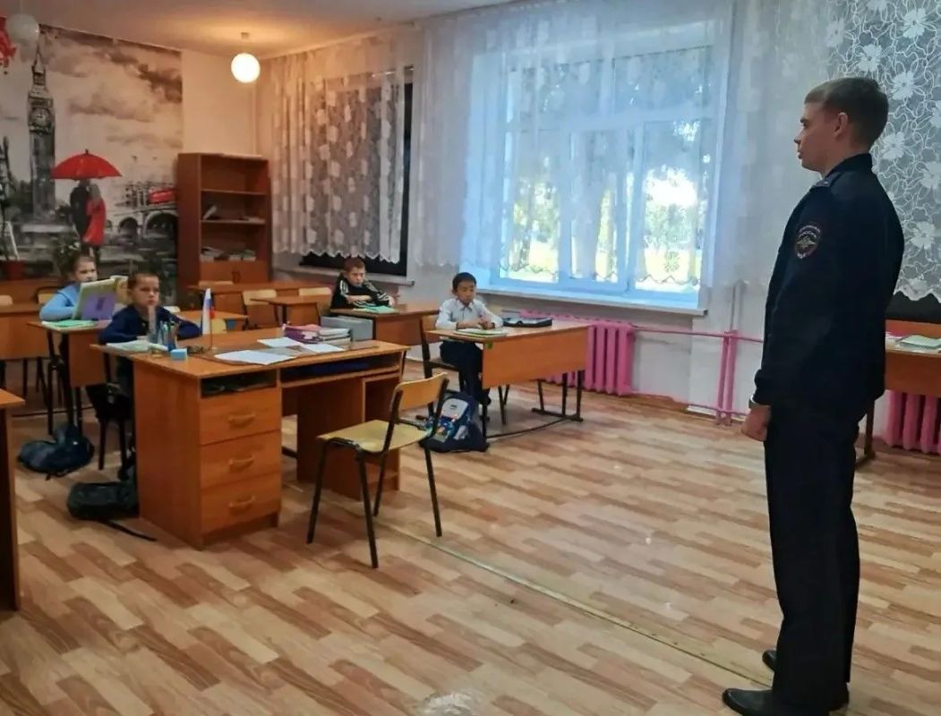 В Сузунском муниципальном округе сотрудники Госавтоинспекции провели урок дорожной грамотности В Сузунском муниципальном округе сотрудники Госавтоинспекции провели урок дорожной грамотности