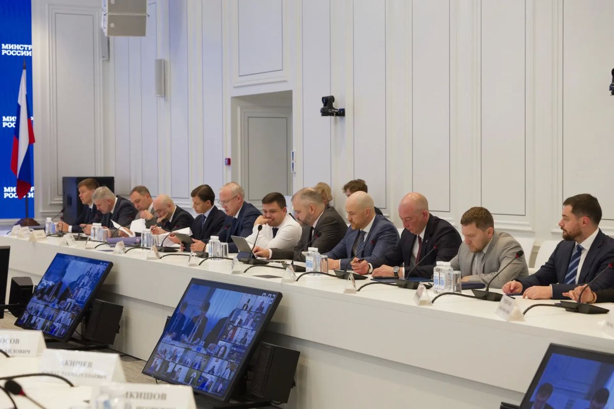 В Минстрое России прошло еженедельное оперативное совещание под председательством Министра строительства и ЖКХ РФ Ирека Файзуллина В Минстрое России прошло еженедельное оперативное совещание под председательством Министра строительства и ЖКХ РФ Ирека Файзуллина