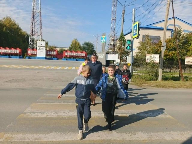 Безопасность детей — в приоритете: Отряд ЮИД «Светофорчики» Купинской школы-интерната №1 совместно с сотрудниками Госавтоинспекции провели профилактическую акцию Безопасность детей — в приоритете: Отряд ЮИД «Светофорчики» Купинской школы-интерната №1 совместно с сотрудниками Госавтоинспекции провели профилактическую акцию