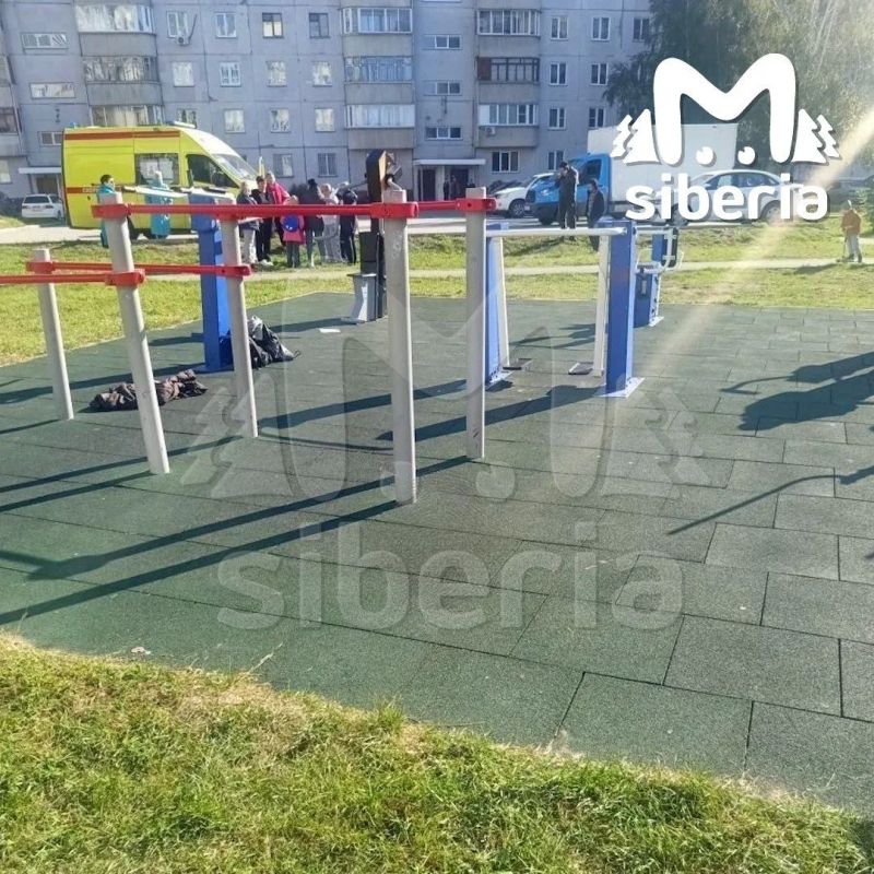 Школьница ударила ножом девочку на детской площадке в Новосибирске Школьница ударила ножом девочку на детской площадке в Новосибирске