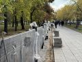 В Театральном сквере завершают реконструкцию чугунного ограждения