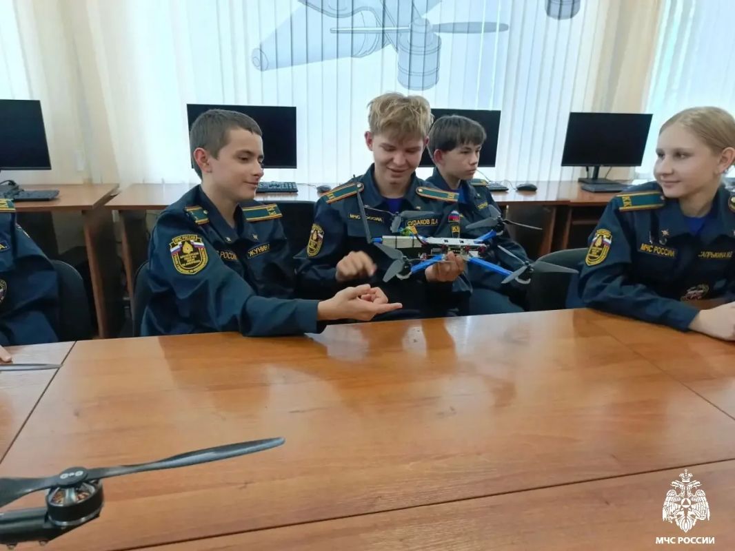 Кадеты под шефством МЧС России познакомились с жизнью курсантов Росгвардии Кадеты под шефством МЧС России познакомились с жизнью курсантов Росгвардии