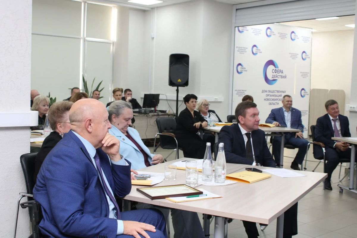 Общественники Новосибирской области встретились с полномочным представителем Президента РФ в Сибирском федеральном округе Анатолием Серышевым Общественники Новосибирской области встретились с полномочным представителем Президента РФ в Сибирском федеральном округе Анатолием Серышевым