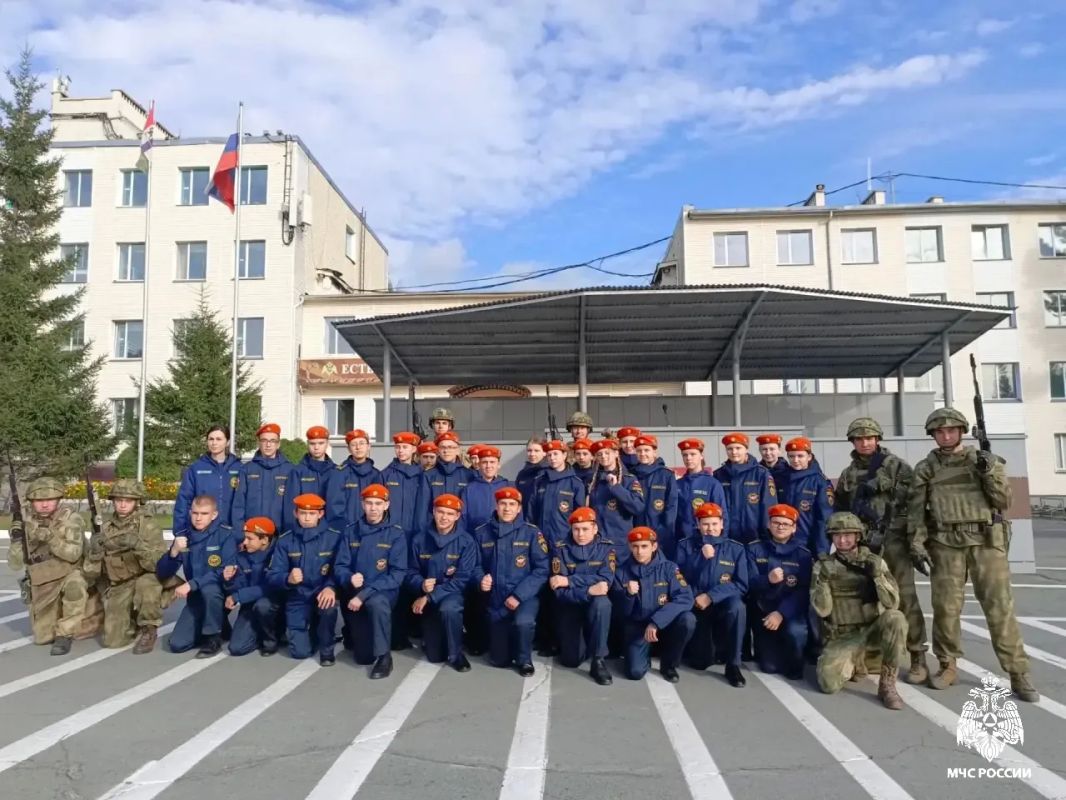 Кадеты под шефством МЧС России познакомились с жизнью курсантов Росгвардии Кадеты под шефством МЧС России познакомились с жизнью курсантов Росгвардии