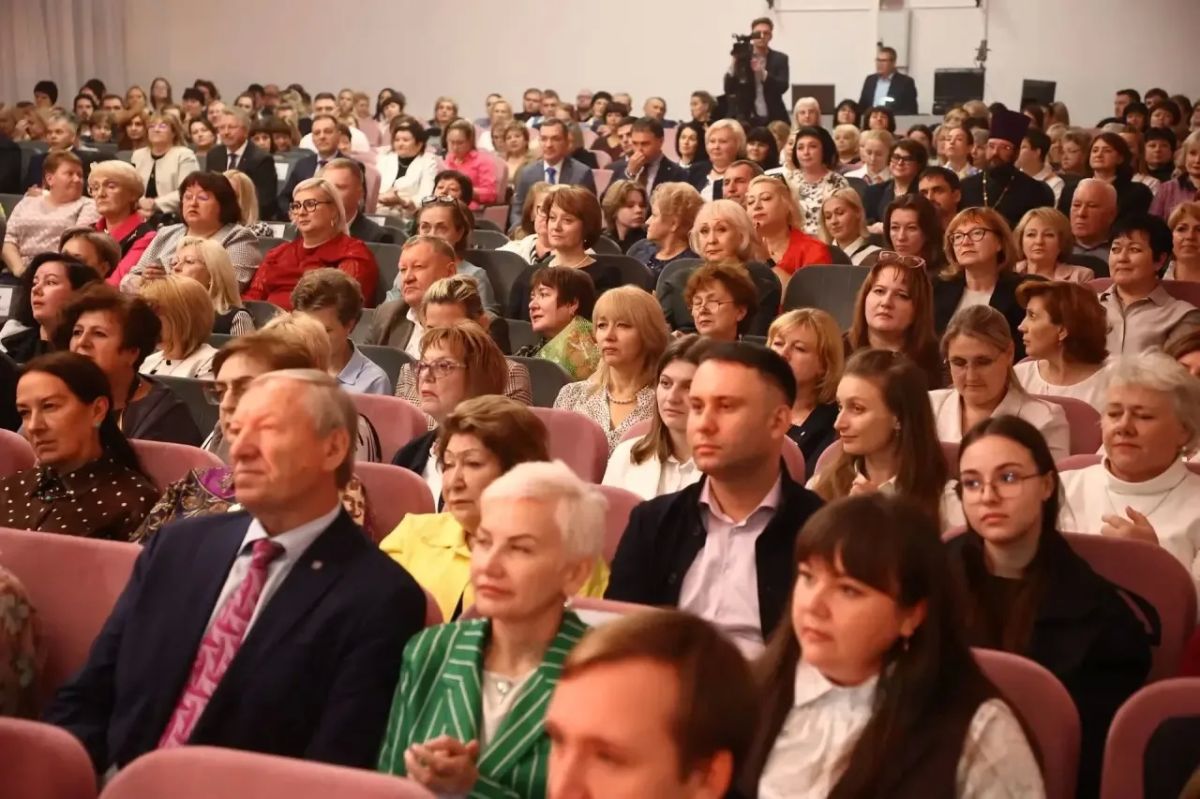 Максим Кудрявцев: В преддверии Дня учителя поздравил работников и ветеранов отрасли образования Максим Кудрявцев: В преддверии Дня учителя поздравил работников и ветеранов отрасли образования