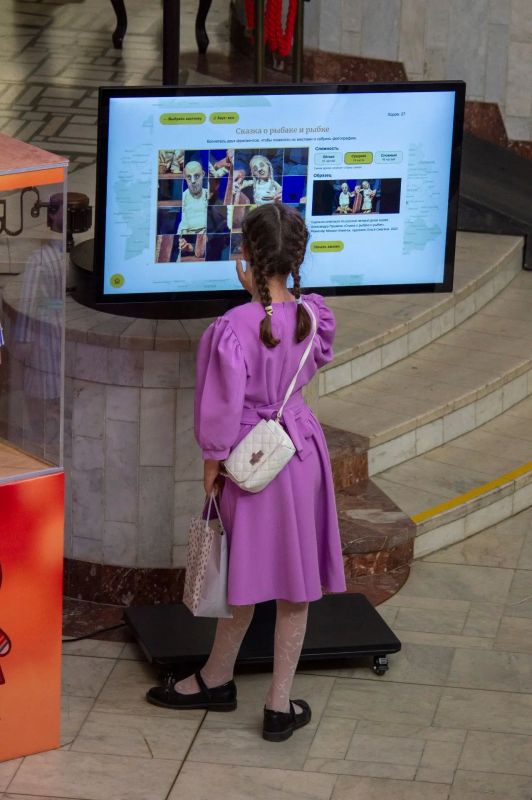 В Новосибирском областном театре кукол открылась выставка «Сибирь объединяет» В Новосибирском областном театре кукол открылась выставка «Сибирь объединяет»