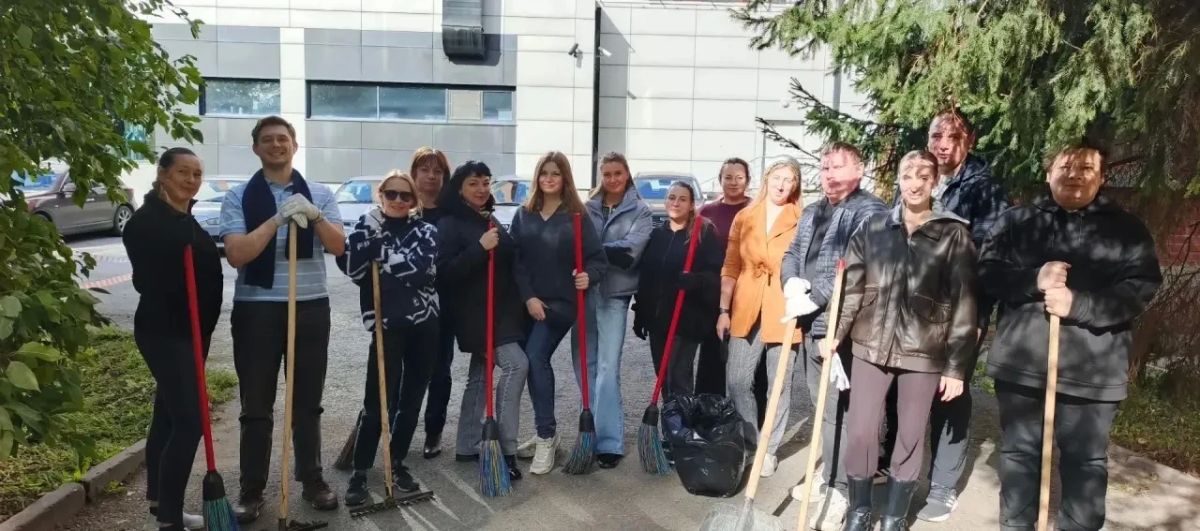Сегодня по всему Новосибирску проходит общегородской субботник Сегодня по всему Новосибирску проходит общегородской субботник