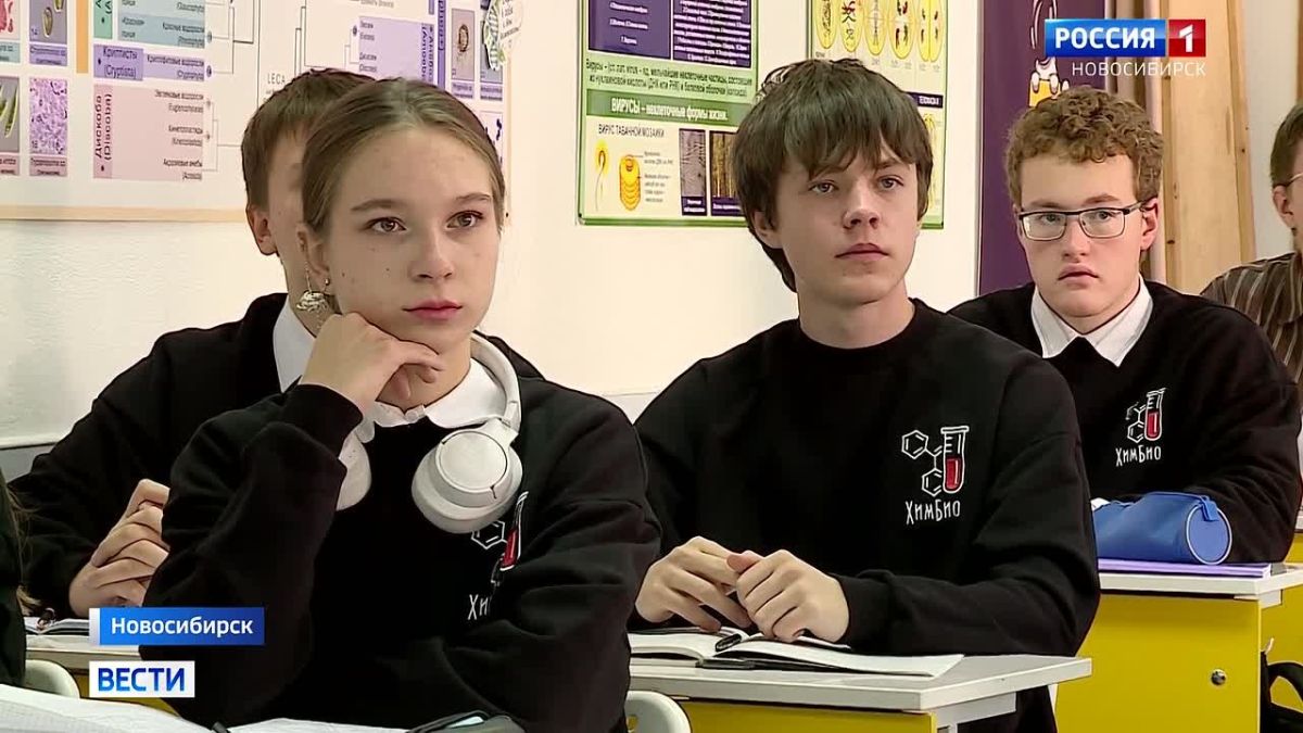 Полвека в профессии. Сегодня, 5 октября, новосибирские педагоги принимают поздравления с профессиональным праздником