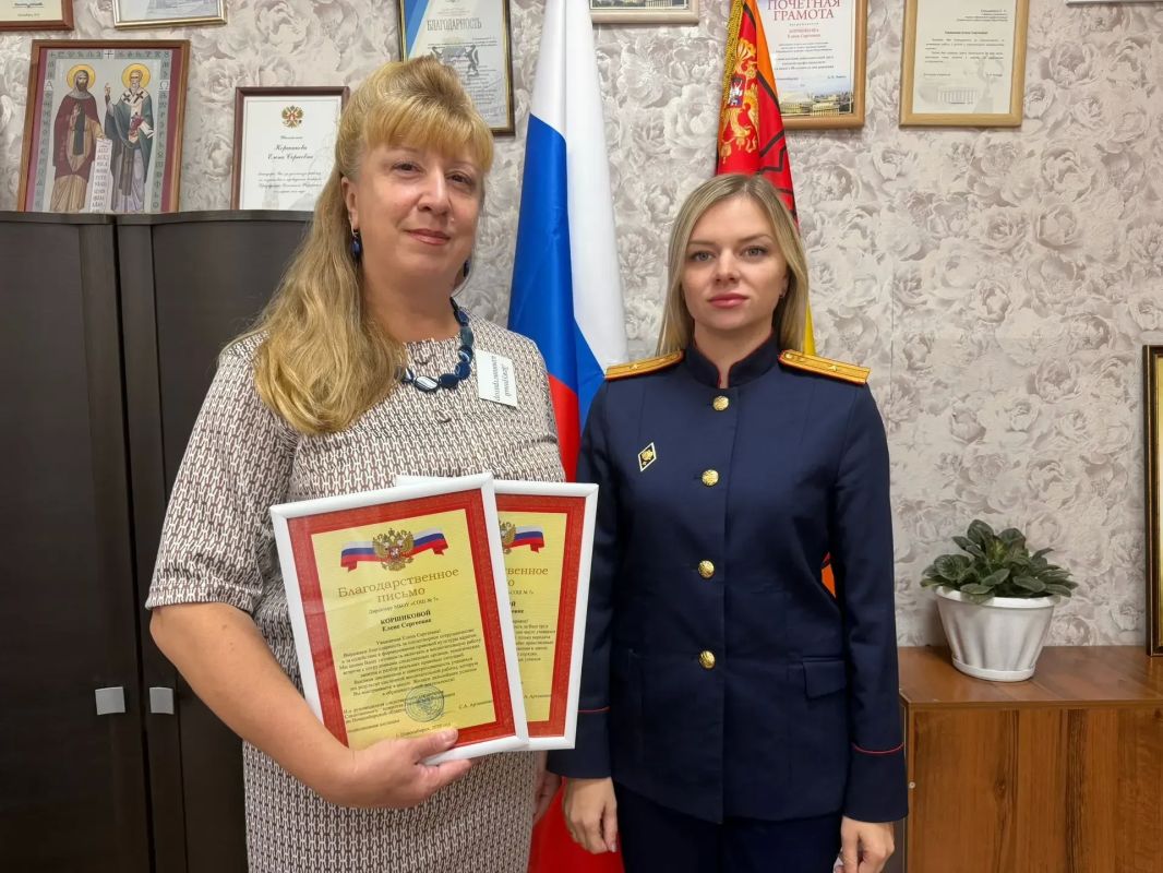 В Новосибирске сотрудники следственного управления СК России поздравили педагогов школ, где реализуется кадетское обучение, с Днем учителя В Новосибирске сотрудники следственного управления СК России поздравили педагогов школ, где реализуется кадетское обучение, с Днем учителя