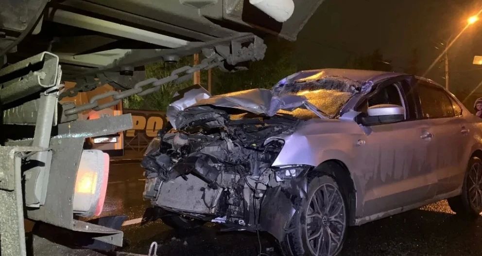 Легковушка залетела под самосвал в Новосибирске
