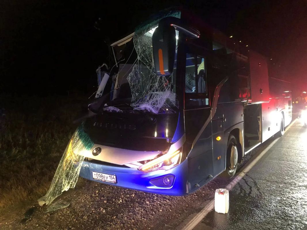В Ордынском районе автобус врезался в грузовик: есть погибший В Ордынском районе автобус врезался в грузовик: есть погибший