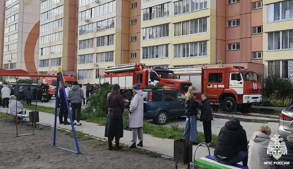 Из горящего дома спасли 15 человек