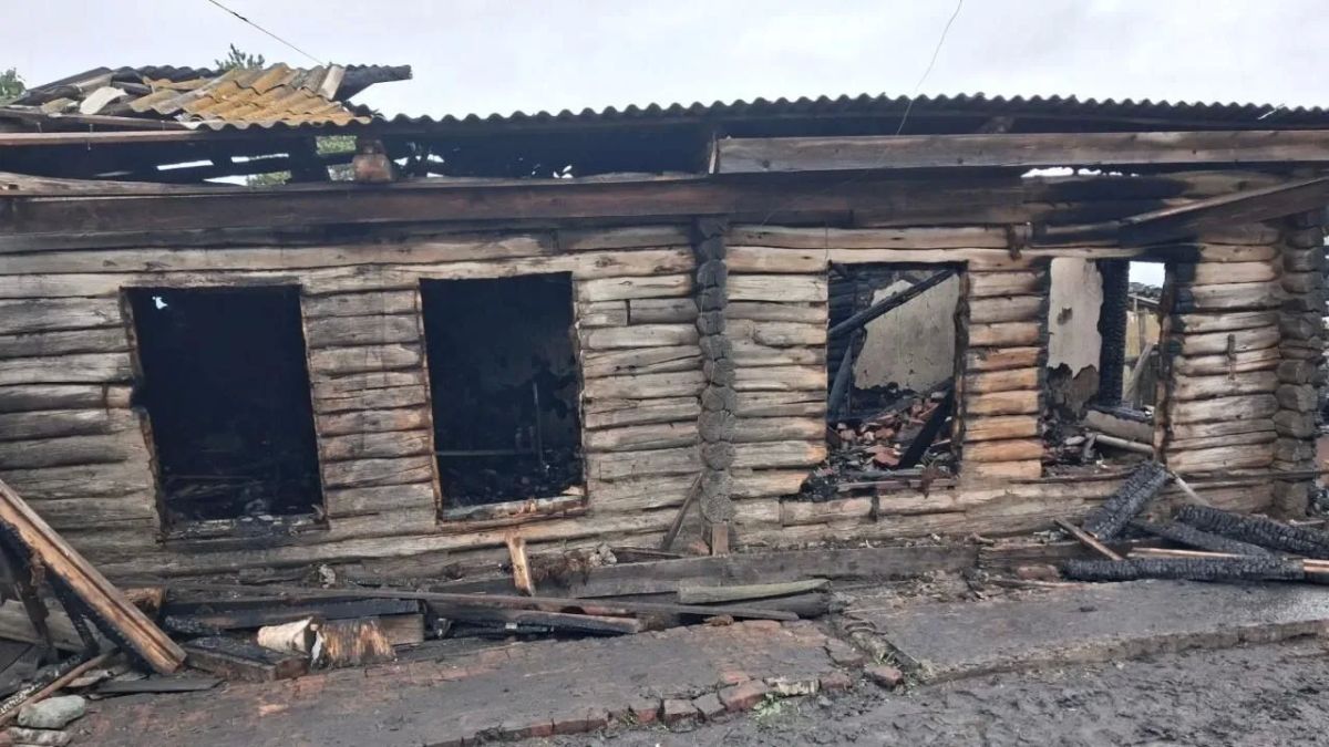 Два человека погибли при пожаре в Новосибирской области