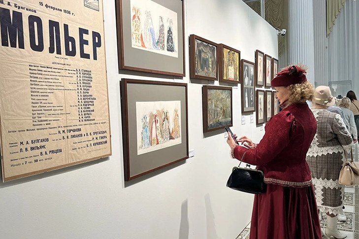 В Новосибирском государственном краеведческом музее состоялось торжественное открытие уникального выставочного проекта «Театральный роман», созданного совместно с Музеем МХАТ при поддержке Министерства культуры РФ. Жители...