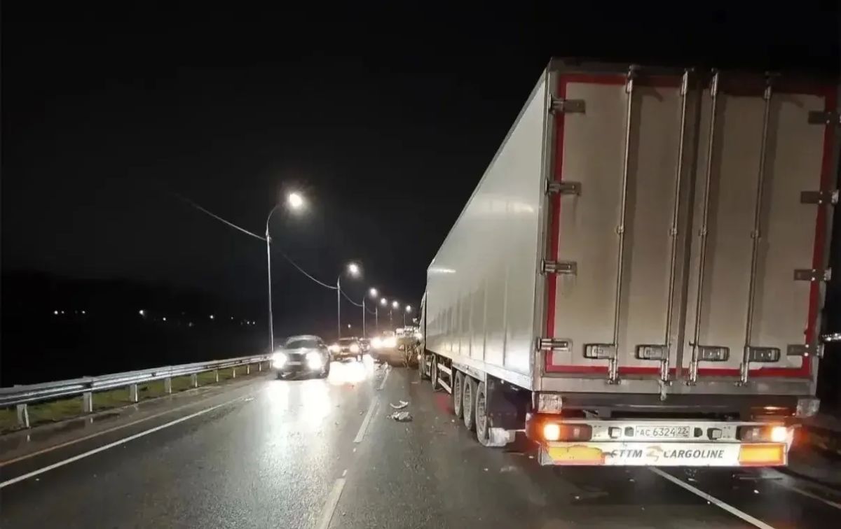 В Искитимском районе в ДТП с тремя автомобилями погиб молодой водитель В Искитимском районе в ДТП с тремя автомобилями погиб молодой водитель