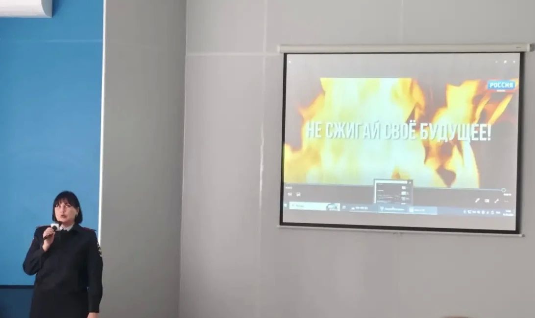 В Новосибирске сотрудник полиции провела профилактическую встречу со студентами по теме противодействия экстремизму и терроризму В Новосибирске сотрудник полиции провела профилактическую встречу со студентами по теме противодействия экстремизму и терроризму