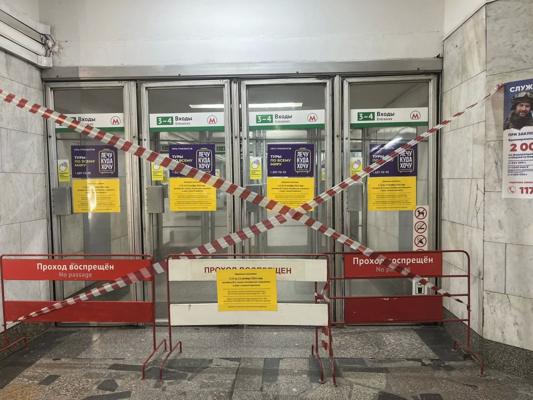 Вход и выход станции метро «Октябрьская», расположенных ближе к улице Сакко и Ванцетти, закрыли на 10 дней