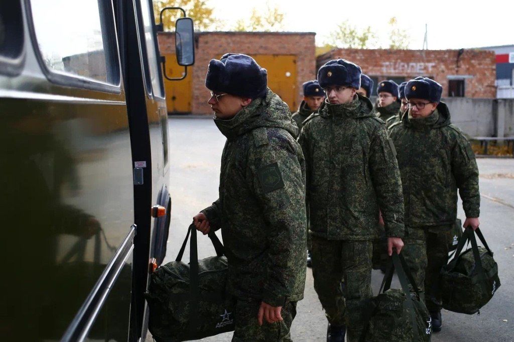 В Новосибирской области стартовали осенние отправки призывников в армию В Новосибирской области стартовали осенние отправки призывников в армию