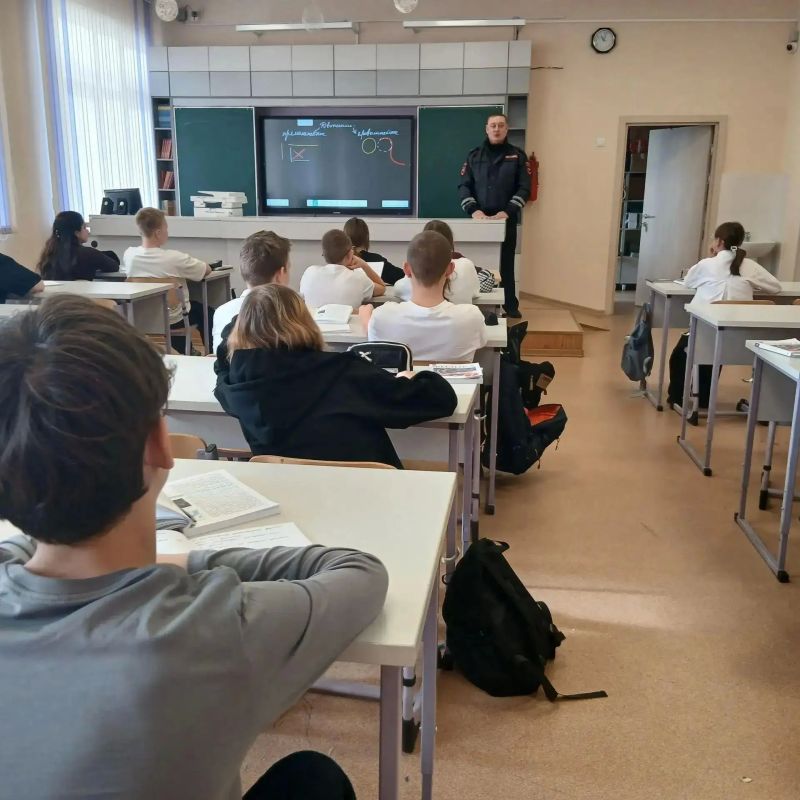 Сотрудники Госавтоинспекции Болотнинского района продолжают проводить профилактическую работу в образовательных организациях