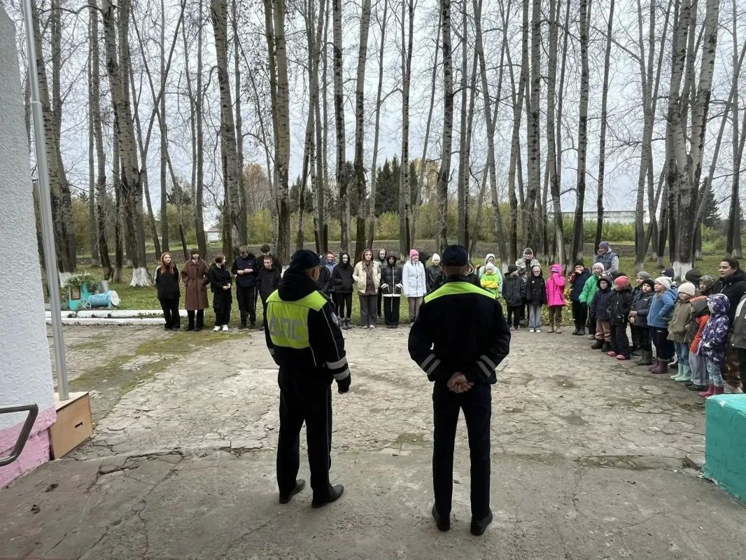 Сотрудники Госавтоинспекции Болотнинского района продолжают проводить профилактическую работу в образовательных организациях Сотрудники Госавтоинспекции Болотнинского района продолжают проводить профилактическую работу в образовательных организациях