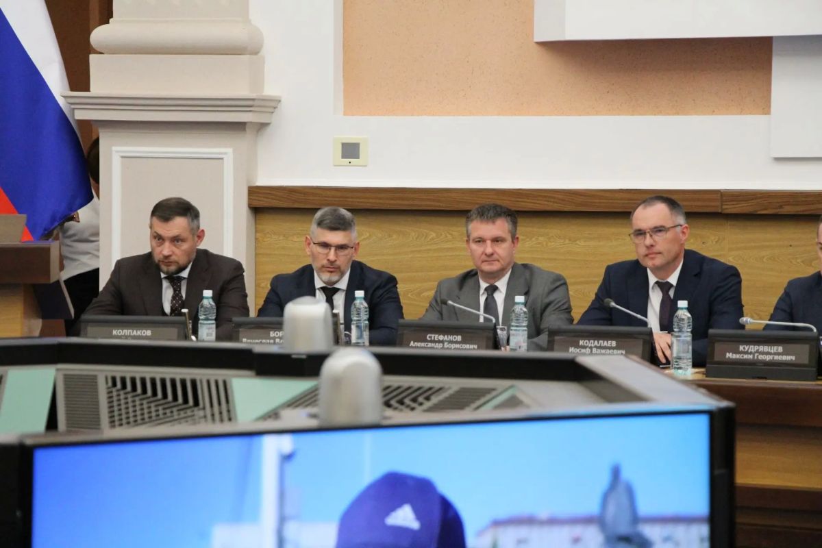 Заместитель министра поздравил городских дорожников с профессиональным праздником Заместитель министра поздравил городских дорожников с профессиональным праздником