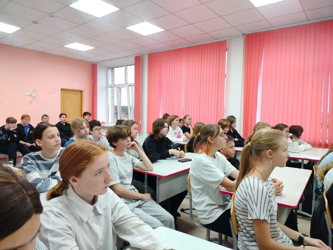 Сотрудники полиции провели профилактическое мероприятие в школе Мошковского района Сотрудники полиции провели профилактическое мероприятие в школе Мошковского района