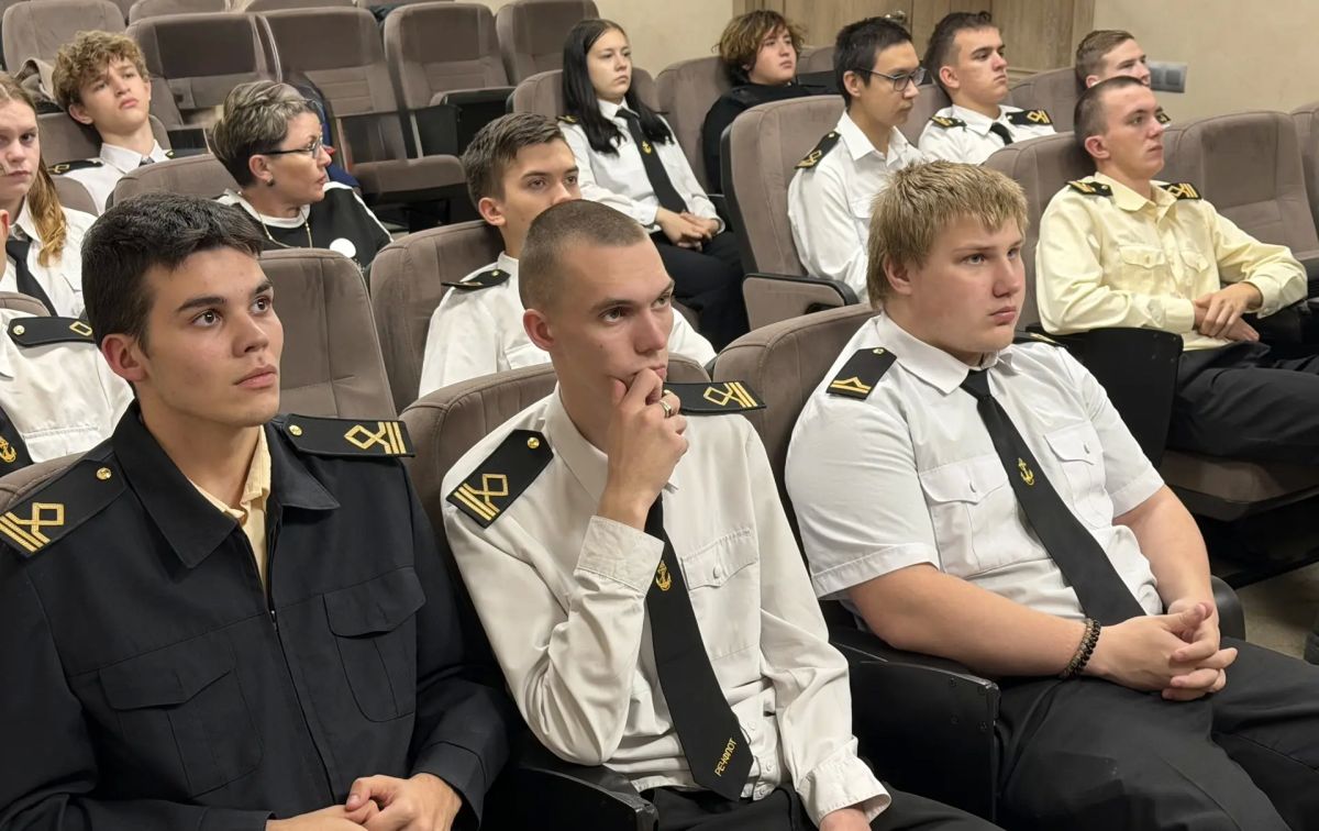 Сегодня исполняющий обязанности Западно-Сибирского транспортного прокурора Виталий Бавыка встретился со студентами Новосибирского речного колледжа Сегодня исполняющий обязанности Западно-Сибирского транспортного прокурора Виталий Бавыка встретился со студентами Новосибирского речного колледжа