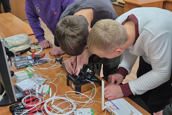 Как устроен телеком: «Ростелеком» провел экскурсию для старшеклассников