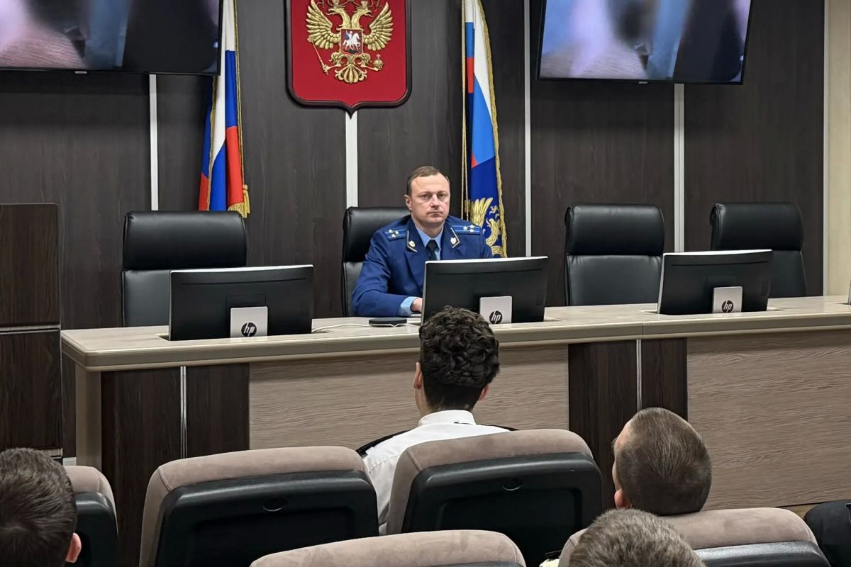 Сегодня исполняющий обязанности Западно-Сибирского транспортного прокурора Виталий Бавыка встретился со студентами Новосибирского речного колледжа