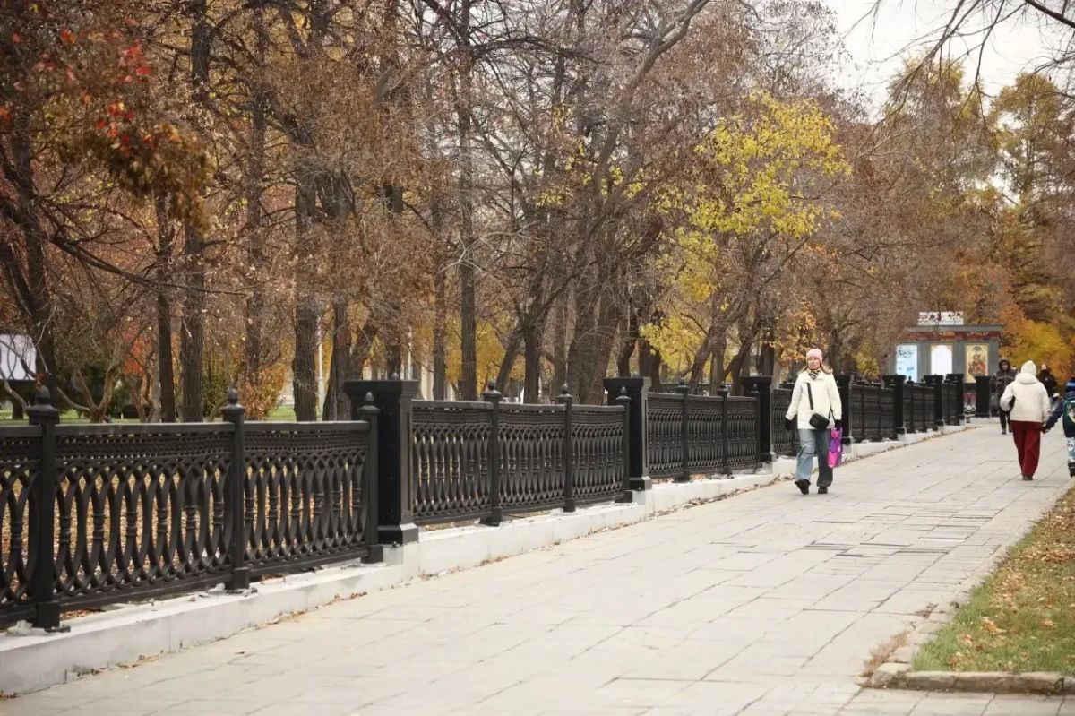 Максим Кудрявцев: Завершена реконструкция ограждения Театрального сквера