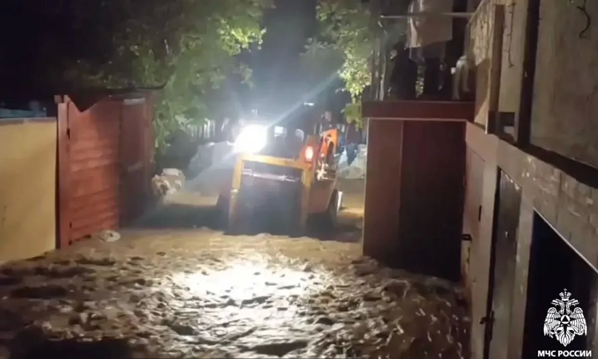 Крым уходит под воду. Сильные дожди и штормовой ветер привели к подтоплениям и селевым потокам Крым уходит под воду. Сильные дожди и штормовой ветер привели к подтоплениям и селевым потокам
