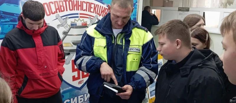 В Новосибирской области школьники примерили на себя роль инспекторов Госавтоинспекции В Новосибирской области школьники примерили на себя роль инспекторов Госавтоинспекции