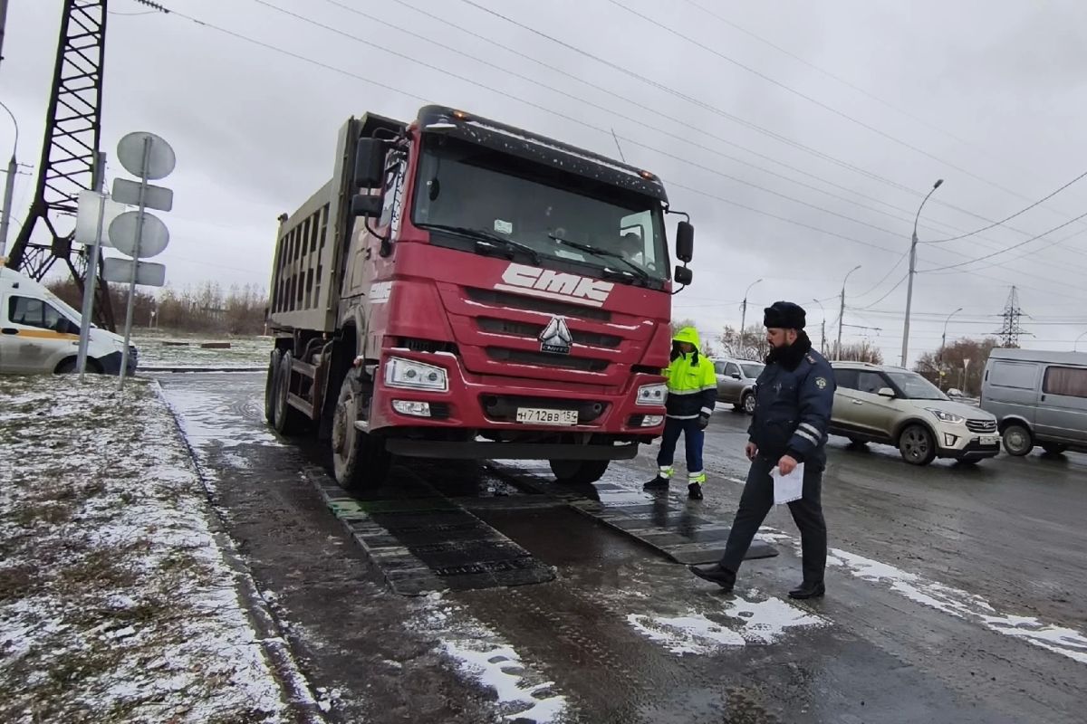 «Убивающие» дороги грузовики взяли под жёсткий контроль в Новосибирске