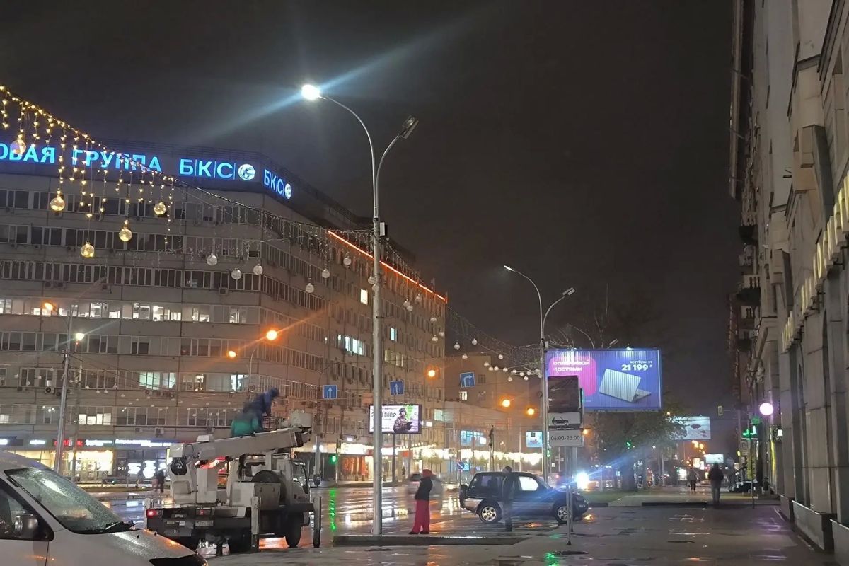 Частично погасшую гирлянду в центре города восстановят к Новому году