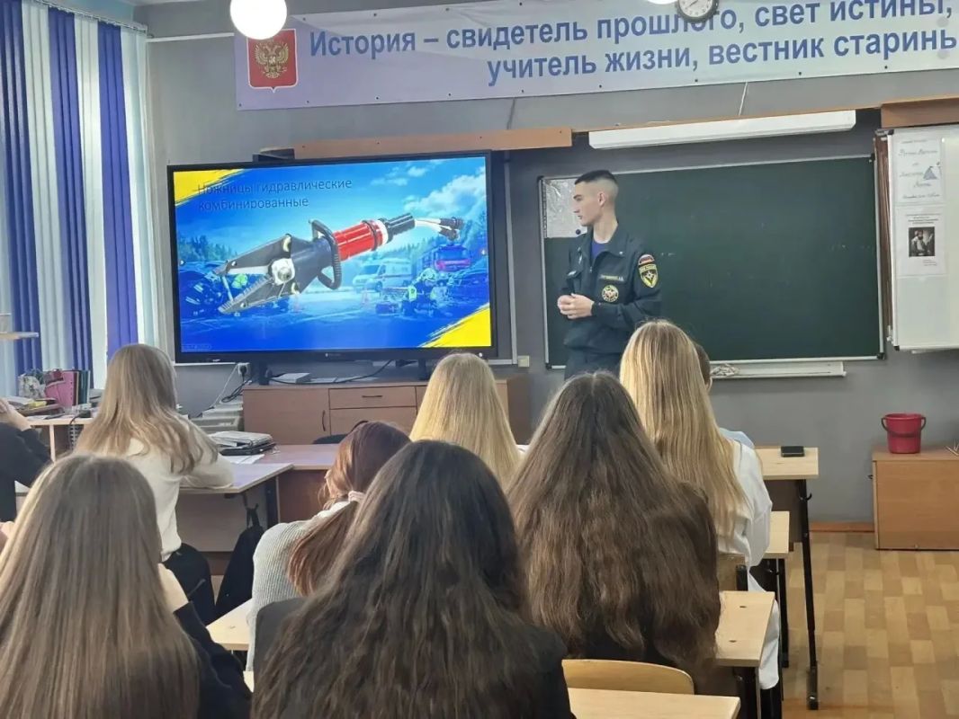 В Новосибирской области сотрудники Госавтоинспекции провели профилактические «крашкурсы» по безопасности дорожного движения под общей темой «У каждой дороги своя история» В Новосибирской области сотрудники Госавтоинспекции провели профилактические «крашкурсы» по безопасности дорожного движения под общей темой «У каждой дороги своя история»