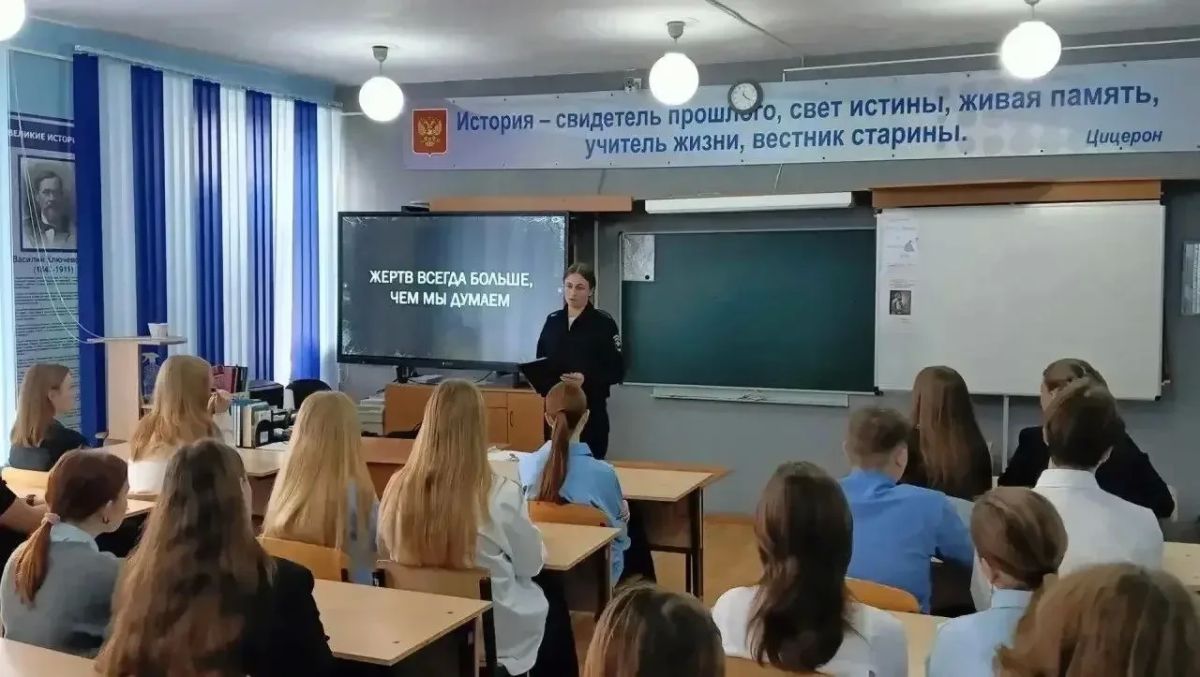 В Новосибирской области сотрудники Госавтоинспекции провели профилактические «крашкурсы» по безопасности дорожного движения под общей темой «У каждой дороги своя история» В Новосибирской области сотрудники Госавтоинспекции провели профилактические «крашкурсы» по безопасности дорожного движения под общей темой «У каждой дороги своя история»