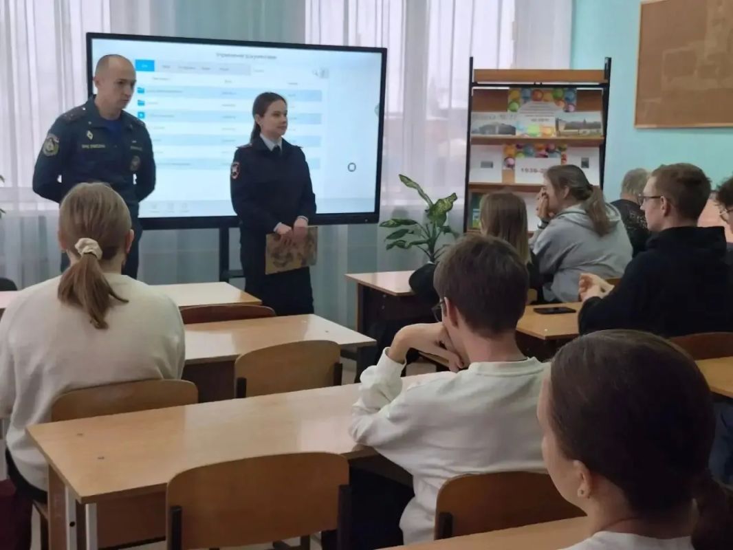 В Новосибирской области сотрудники Госавтоинспекции провели профилактические «крашкурсы» по безопасности дорожного движения под общей темой «У каждой дороги своя история» В Новосибирской области сотрудники Госавтоинспекции провели профилактические «крашкурсы» по безопасности дорожного движения под общей темой «У каждой дороги своя история»