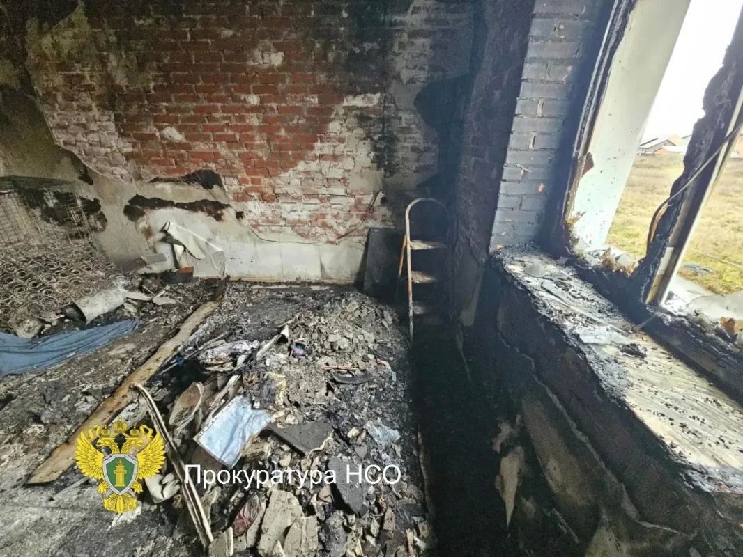 Появились фотографии квартиры в Оби, где прогремел взрыв и пострадали два человека Появились фотографии квартиры в Оби, где прогремел взрыв и пострадали два человека