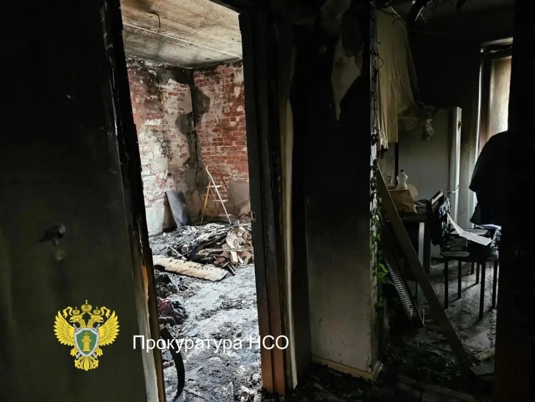 Появились фотографии квартиры в Оби, где прогремел взрыв и пострадали два человека Появились фотографии квартиры в Оби, где прогремел взрыв и пострадали два человека