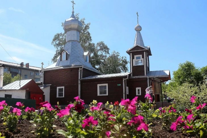 Новосибирцы восстанавливают сгоревший храм со святынями из Нью-Йорка