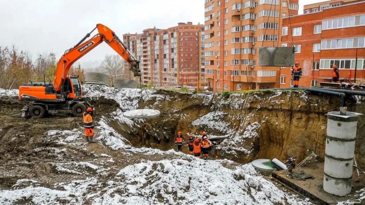 Восстановленный участок коллектора на месте провала в Горском микрорайоне Новосибирска может прослужить 100 лет, сообщил мэр города Максим Кудрявцев