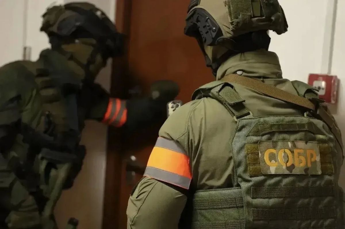 В Новосибирске при силовой поддержке СОБР Росгвардии задержаны подозреваемые в коммерческом подкупе на 38 млн рублей