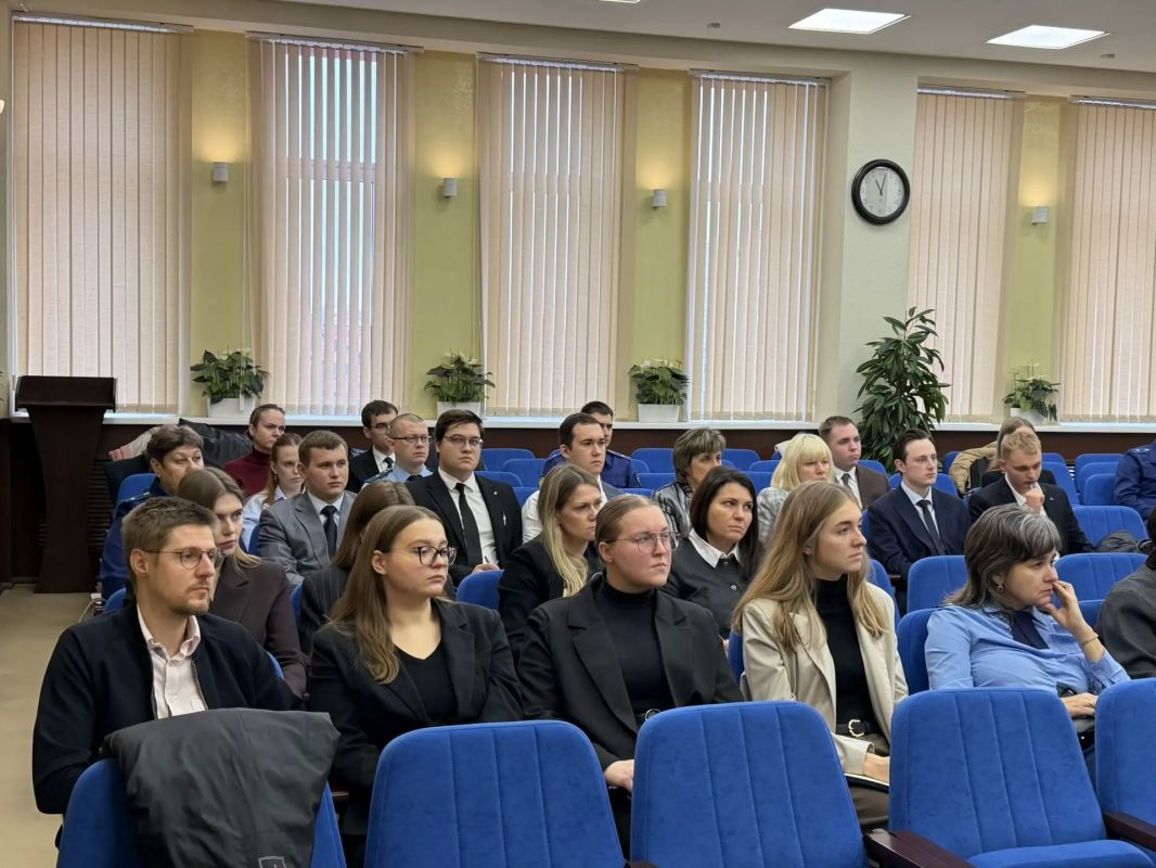 В прокуратуре Новосибирской области прошел семинар с молодыми специалистами по вопросам подготовки к первичной аттестации В прокуратуре Новосибирской области прошел семинар с молодыми специалистами по вопросам подготовки к первичной аттестации
