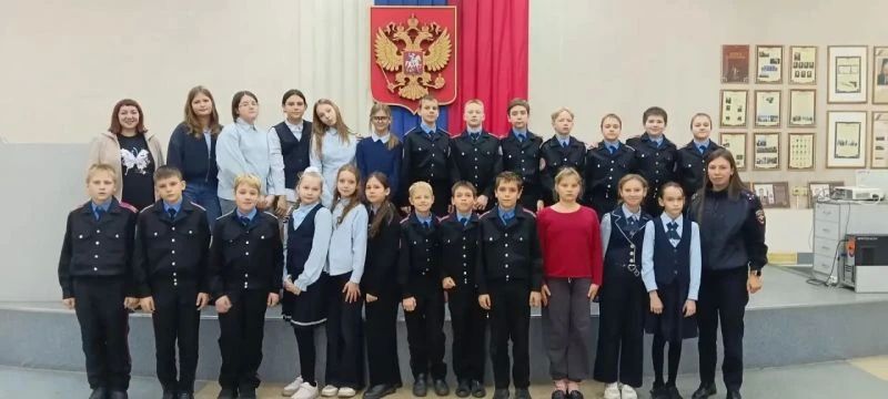 В Новосибирске сотрудники полиции и ветераны провели профилактические встречи со школьниками В Новосибирске сотрудники полиции и ветераны провели профилактические встречи со школьниками