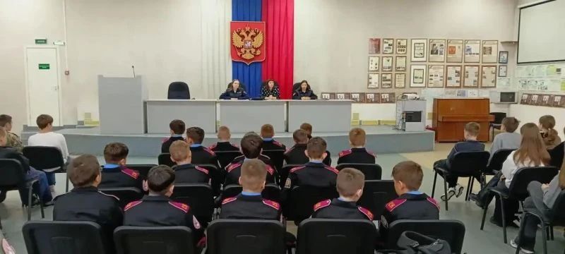 В Новосибирске сотрудники полиции и ветераны провели профилактические встречи со школьниками В Новосибирске сотрудники полиции и ветераны провели профилактические встречи со школьниками