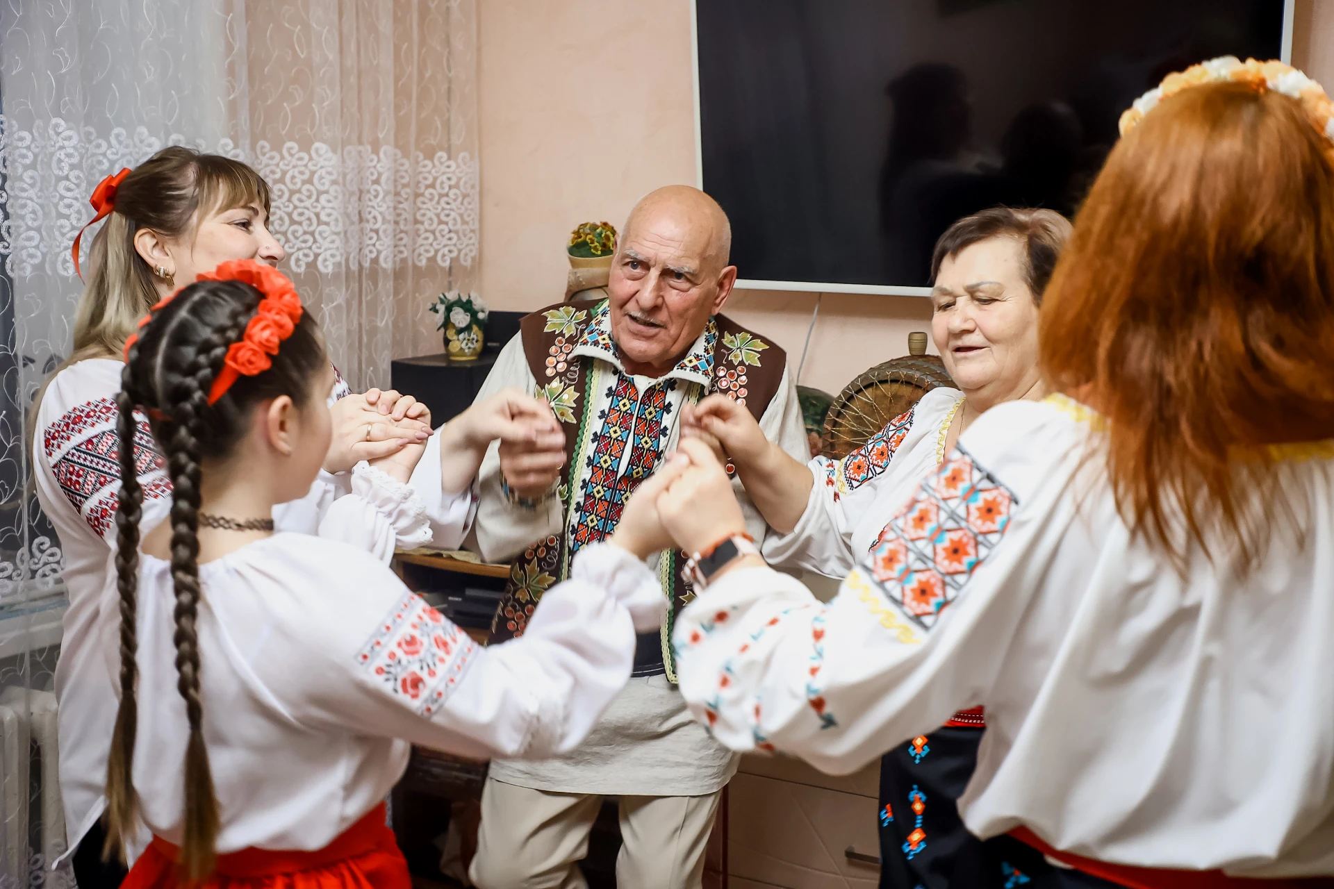 «Дом там, где тебя ждут»: что объединяет сотни молдаван в Новосибирске